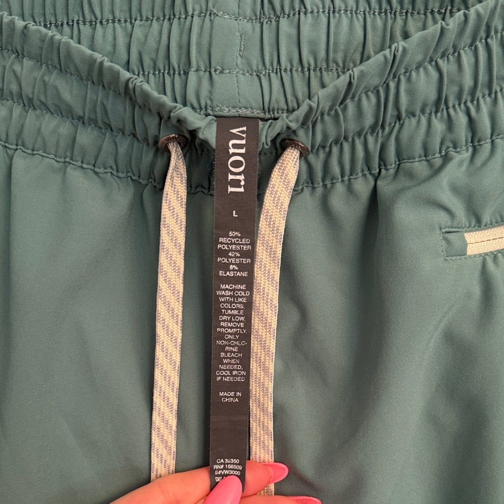Vuori Clementine 2.5” Light Green Women's Athletic Shorts - Picture 3 of 4